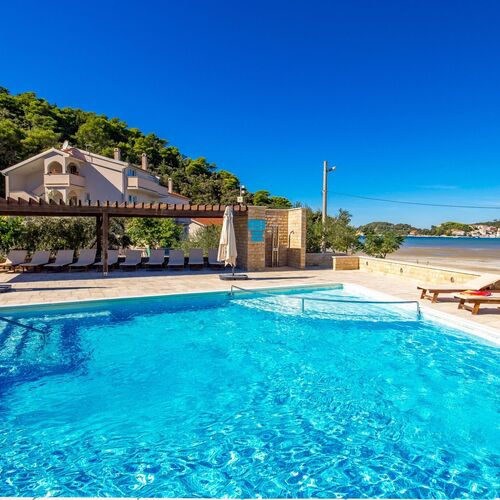 Lando Resort Kampor  2