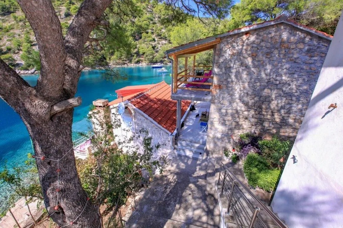 Robinson Jela Selca kod Bogomolja