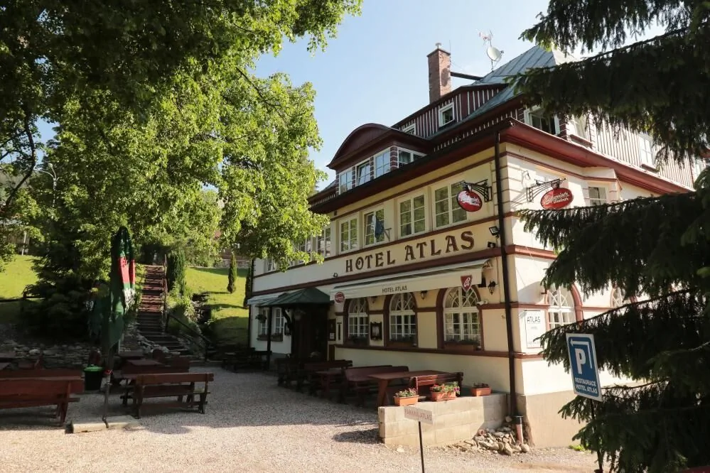 Hotel Atlas a Penzion Domeček Pec pod Sněžkou