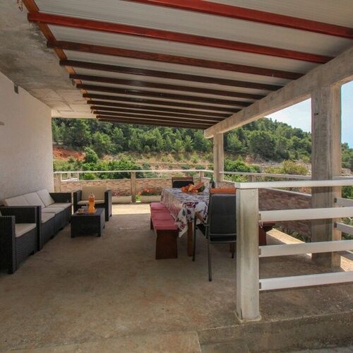 Robinson House Dionis Bogomolje