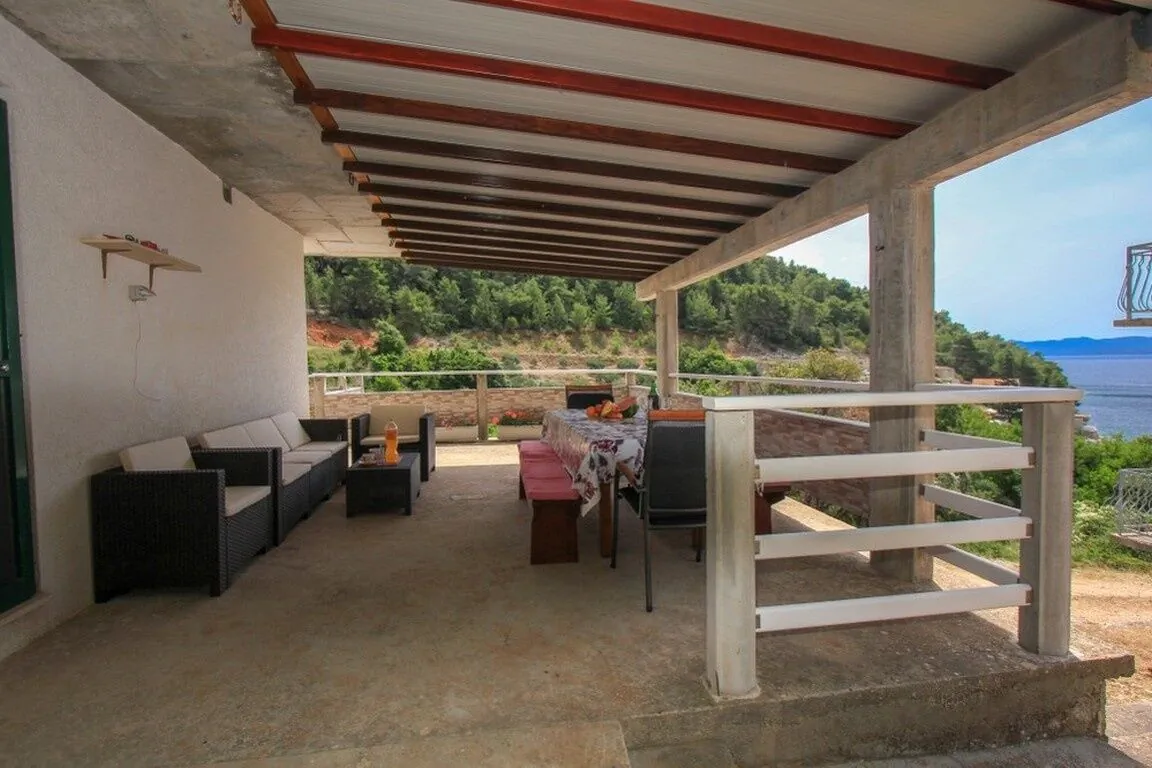 Robinson House Dionis Bogomolje