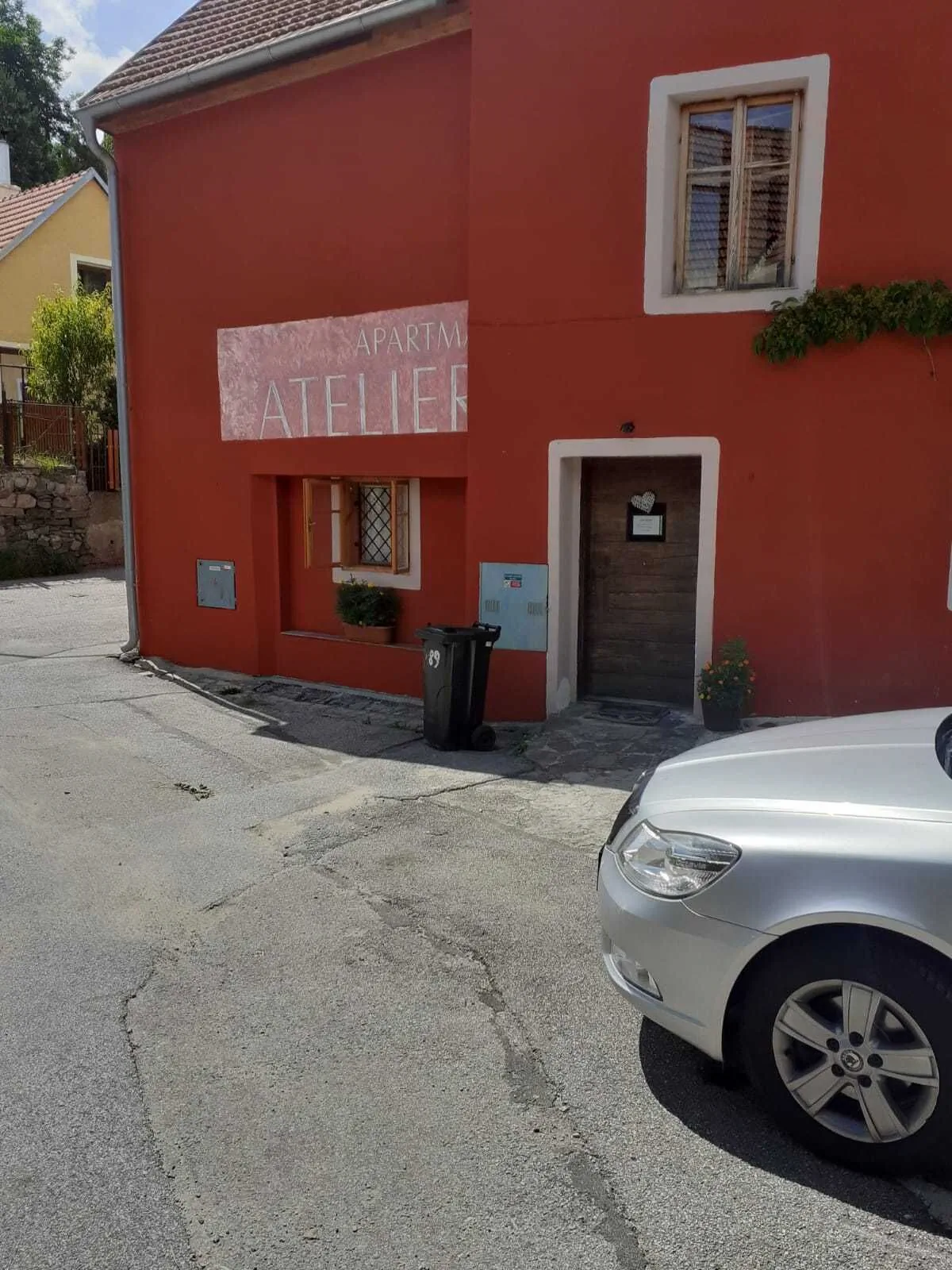 vchod do bar&aacute;ku