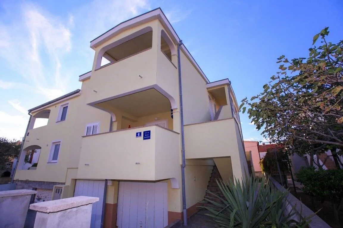 Apartments Franc Povljana