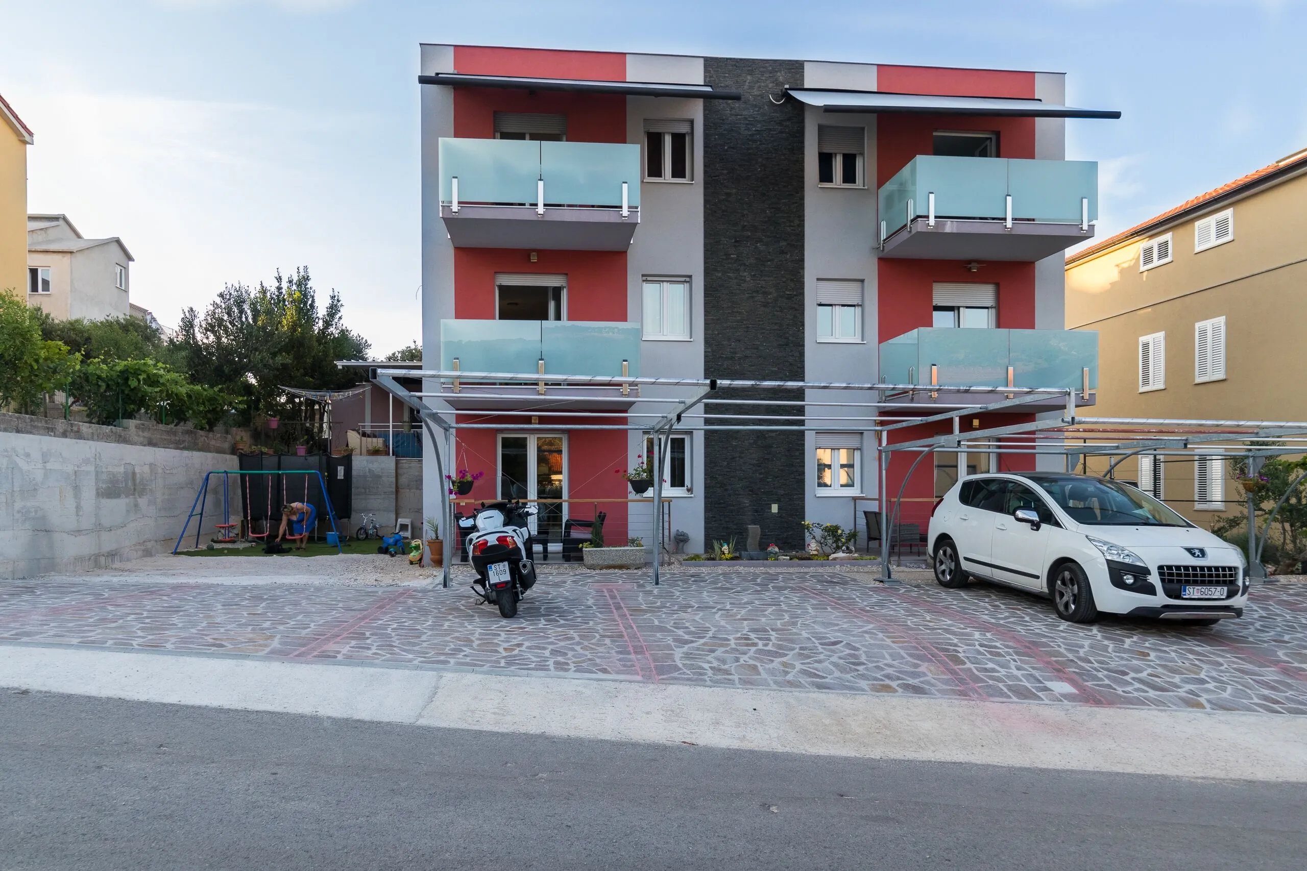 Apartmanok és Szobák Parkolóhellyel Grebastica, Sibenik - 17831 Grebaštica