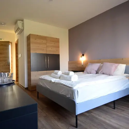 Francia&aacute;gyas szoba