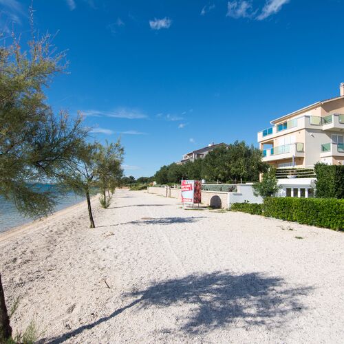 Apartments Citrine on the beach Biograd  4