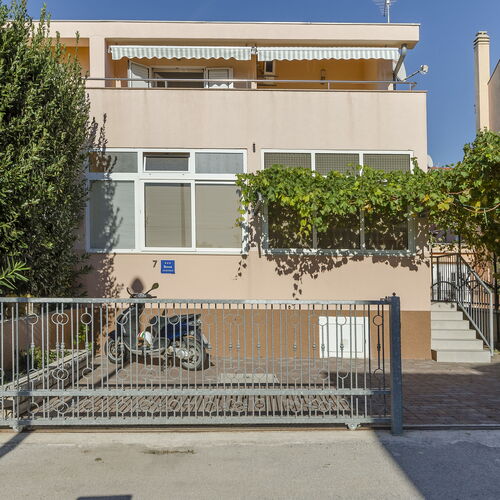 Apartments Holiday near beach Vodice  4