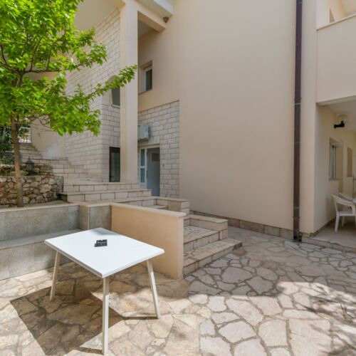 Apartments Luca Omis  4
