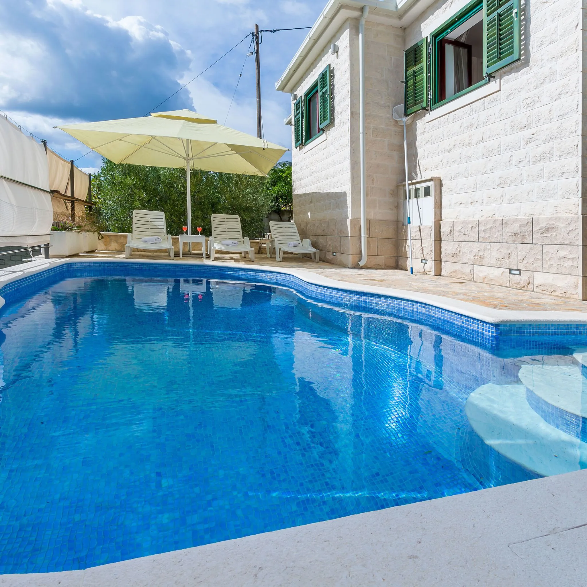 Villa Holiday home Zvečanje