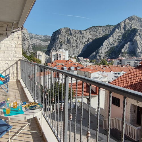 Apartment Adrian Omis  2