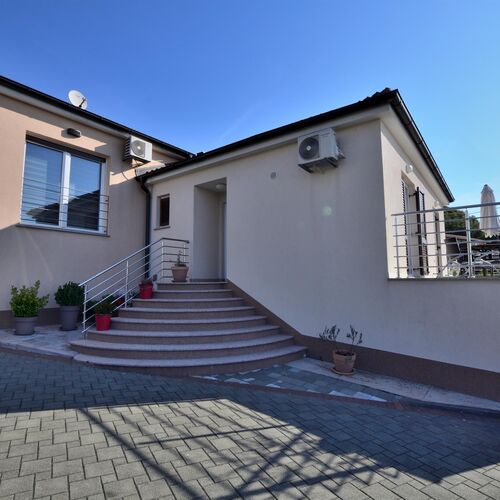 Apartments Golden hour Jurdani  3