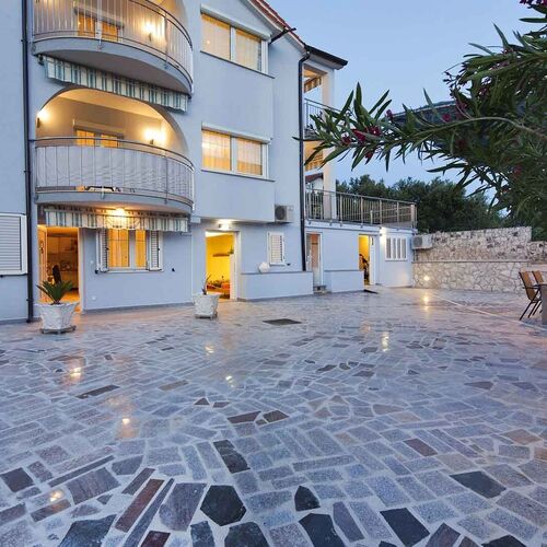Apartments Delight Okrug Gornji  2