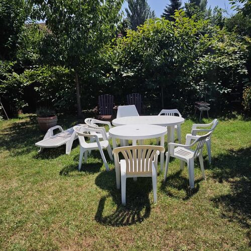 Napoz&aacute;shoz kerti grillez&eacute;shez minden adott.