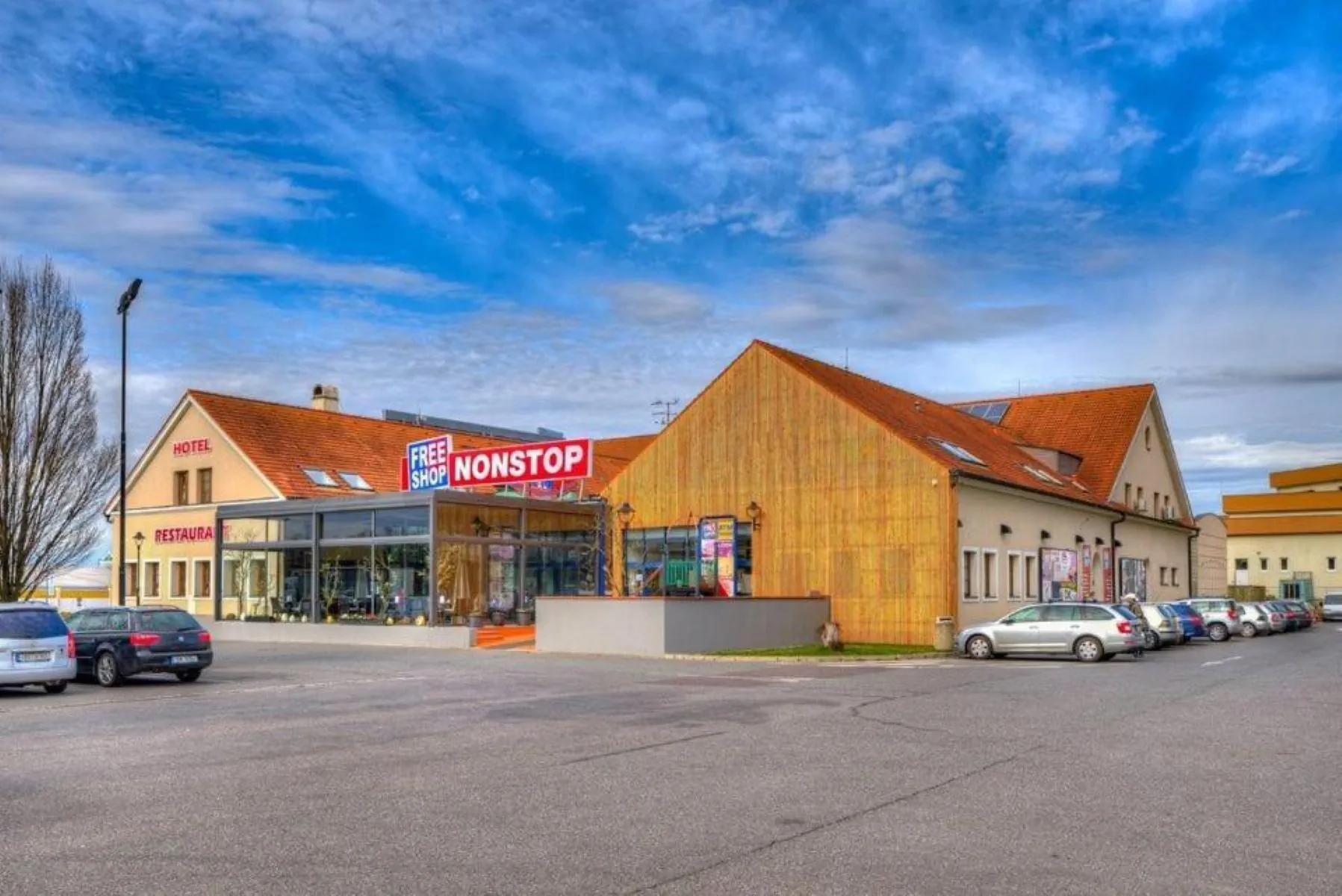 Hotel FreeShop, Hatě Chvalovice