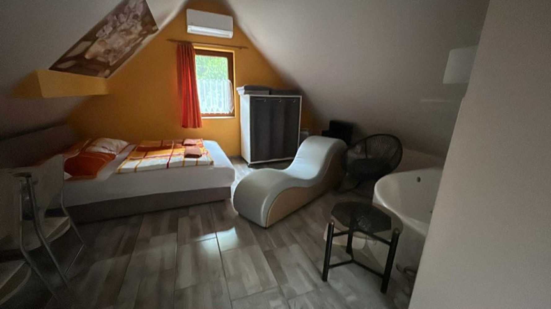 Sarolta Apartman Lovas