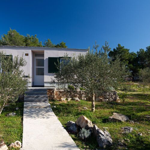 Holiday Home Olive Eden Milna  2
