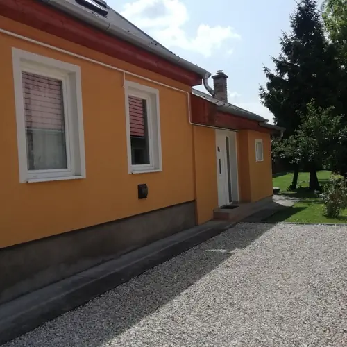 Bej&aacute;rat, parkol&oacute;