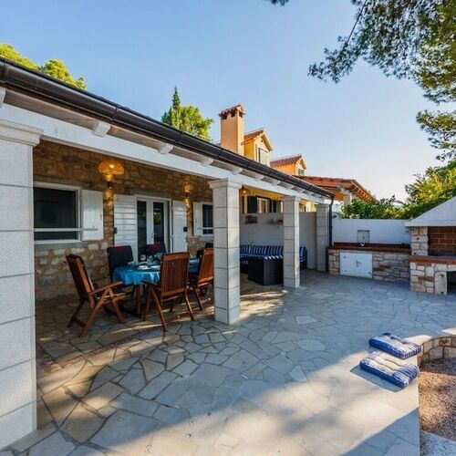 Robinson House Kleopatra Mutnik  4