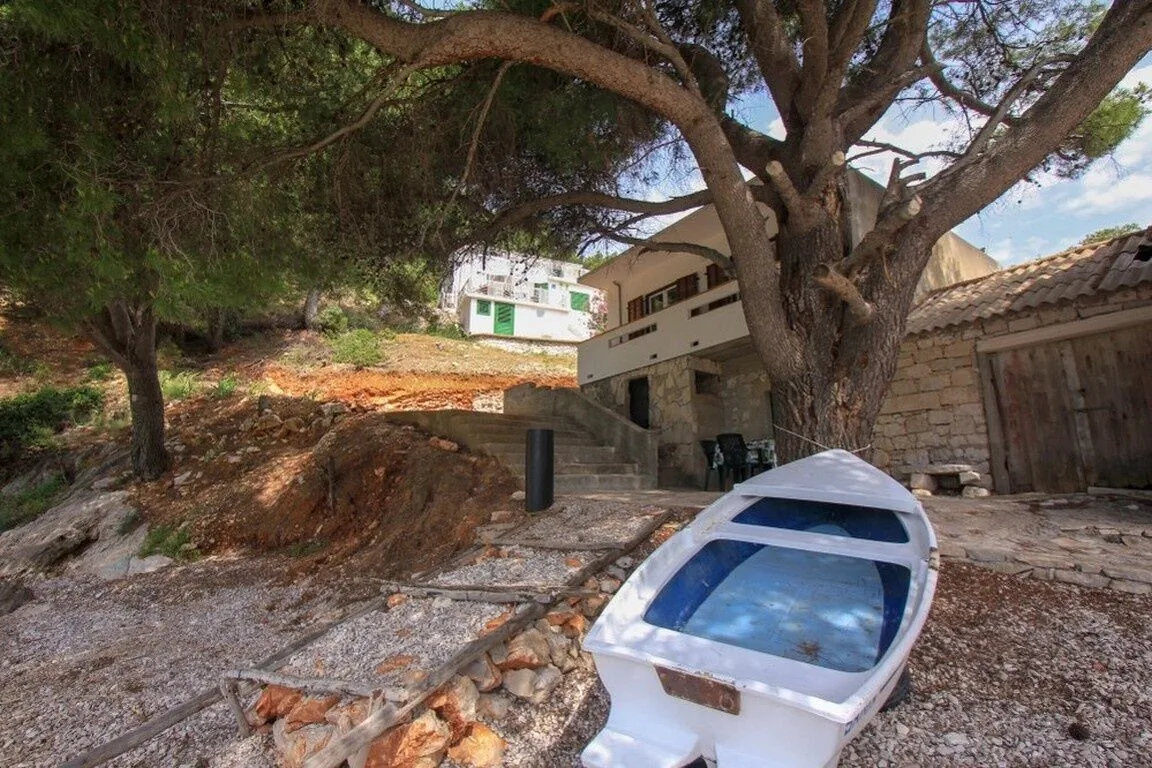 Robinson House Borik Pelinovik