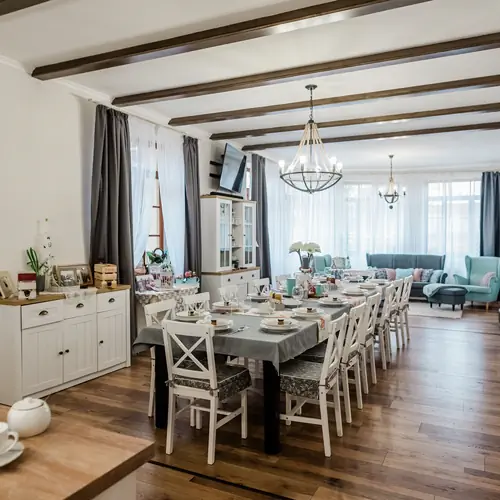 A k&ouml;z&ouml;s &eacute;tkező helyis&eacute;gben