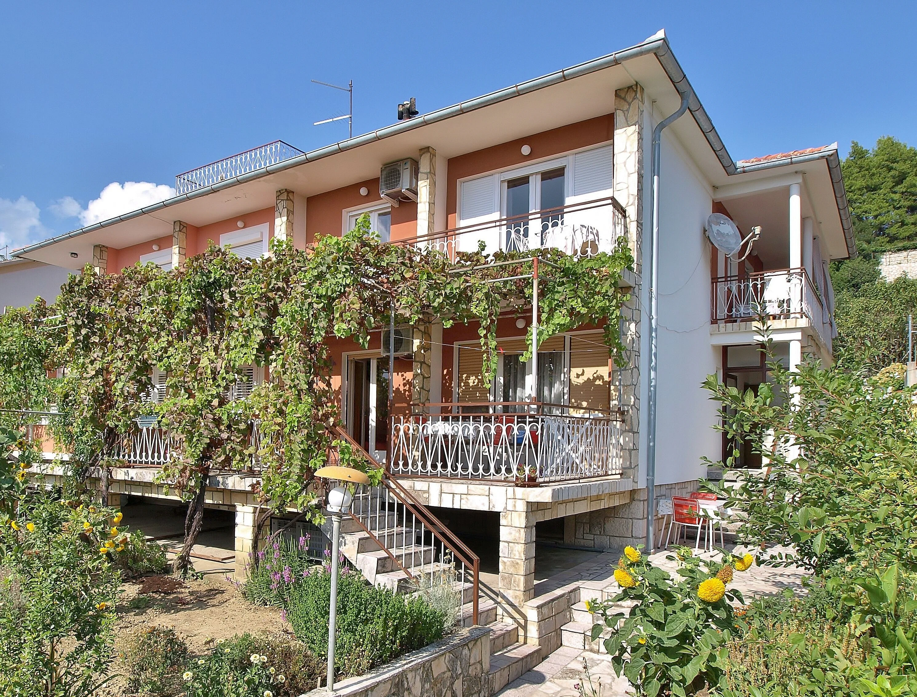 Apartments With Parking Space Palit, Rab - 17881 Palit