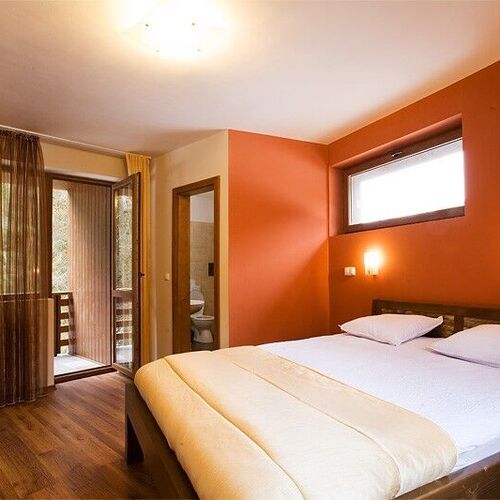 Camera cu pat matrimonial