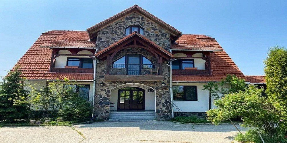 Theia's Garden Livezile