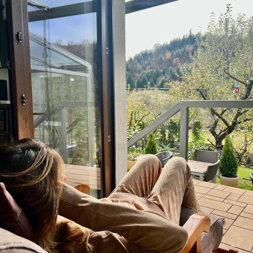 cazare-colibita-casa-lipan-living-relaxare-aer-conditionat .jpg