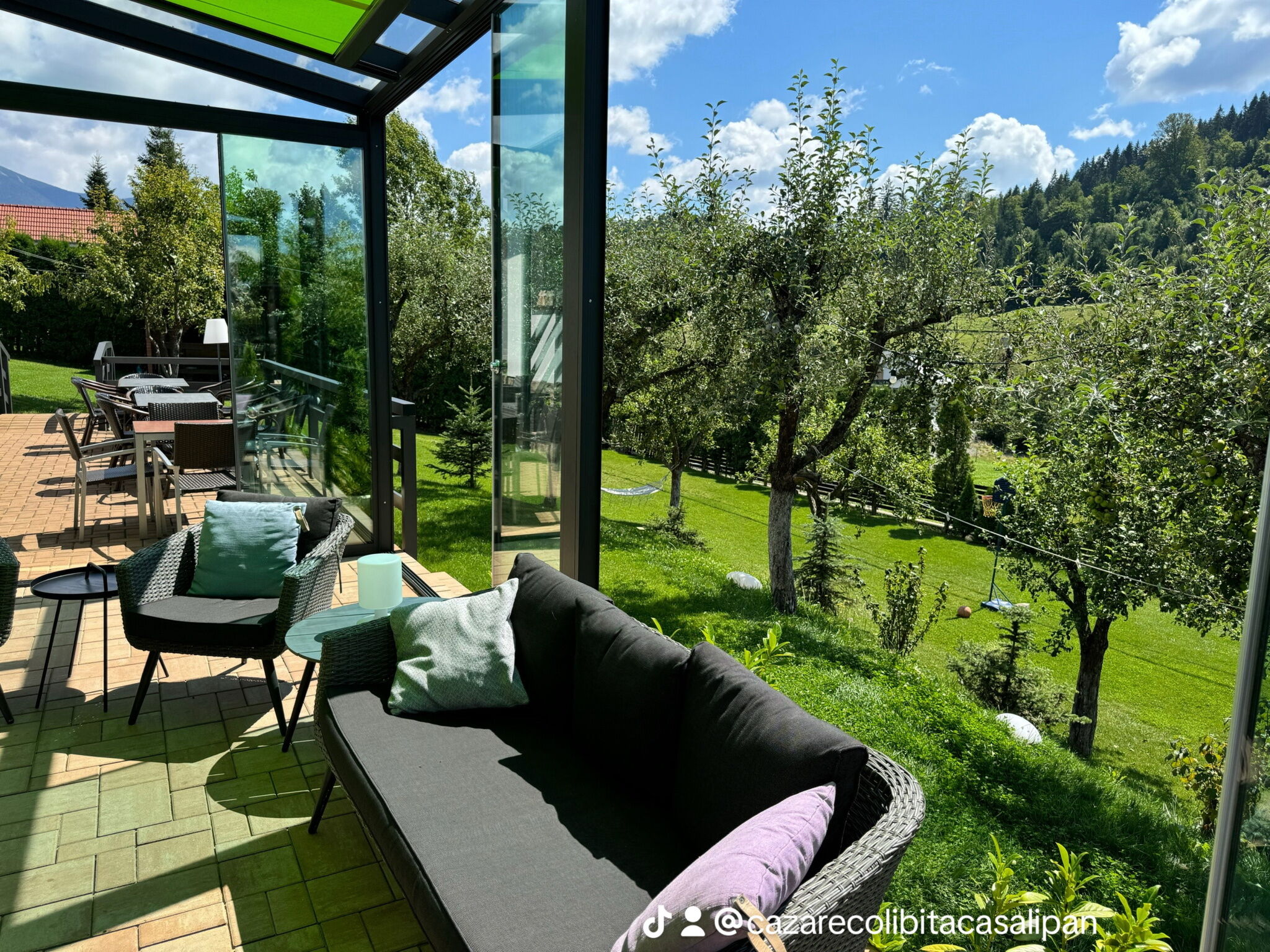 cazare-colibita-casa-lipan-terasa-priveliste-natura. jpg