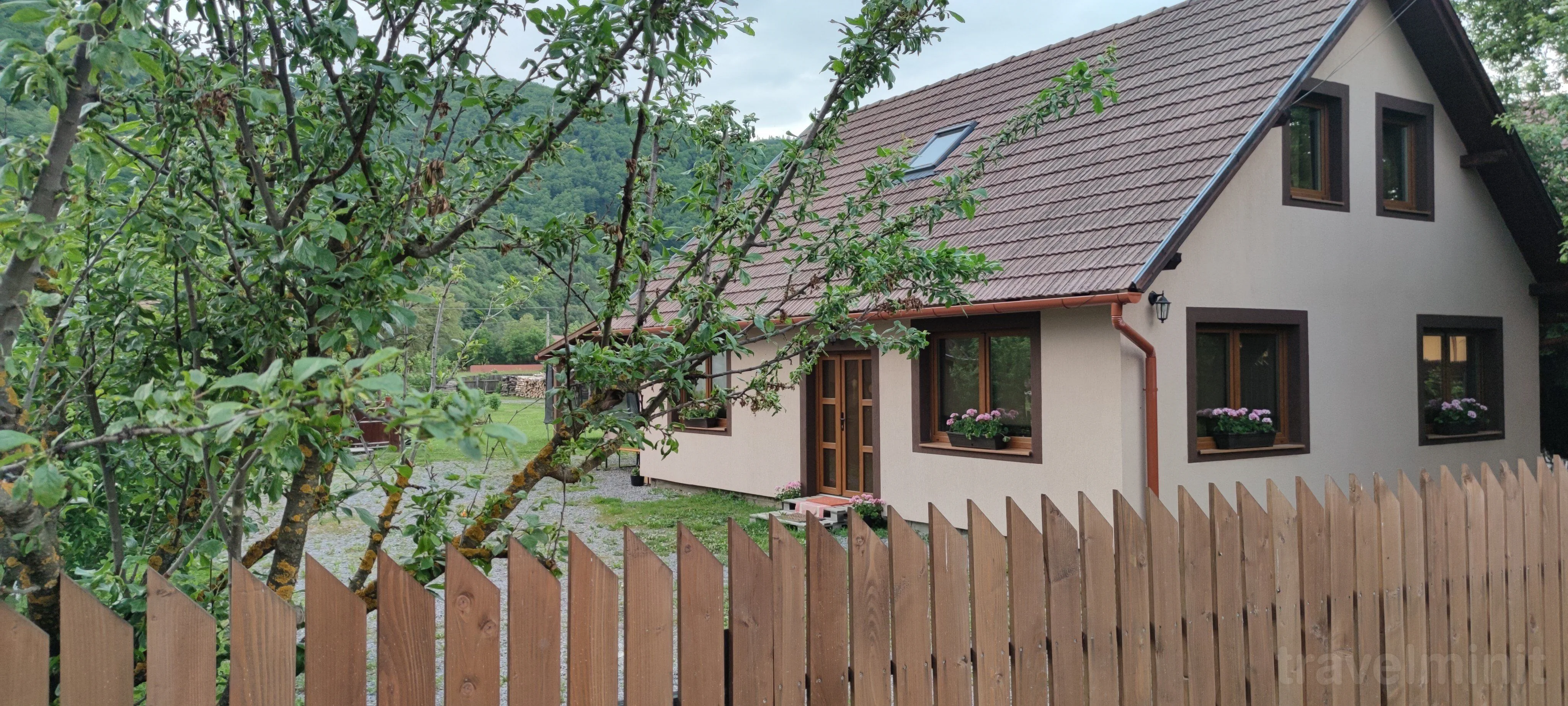 Casa de Oaspeți Gyümölcsös Sub Cetate