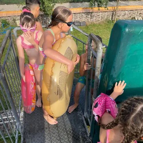 tobogan pe apa deliciul copiilor