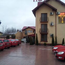 Hotel Sym Tătărani