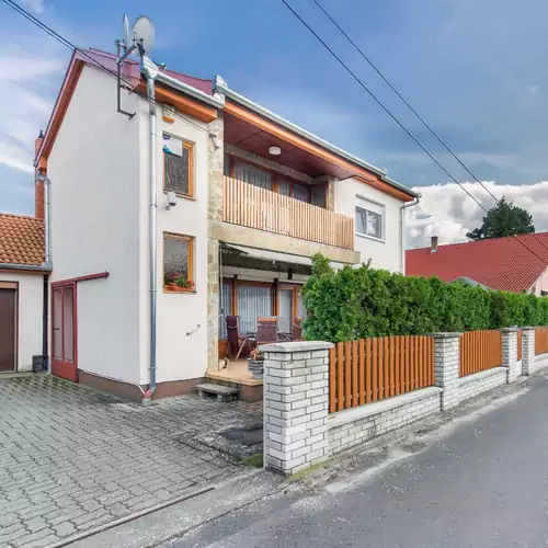 Berkes Apartman Balatonmáriafürdő 003 kép