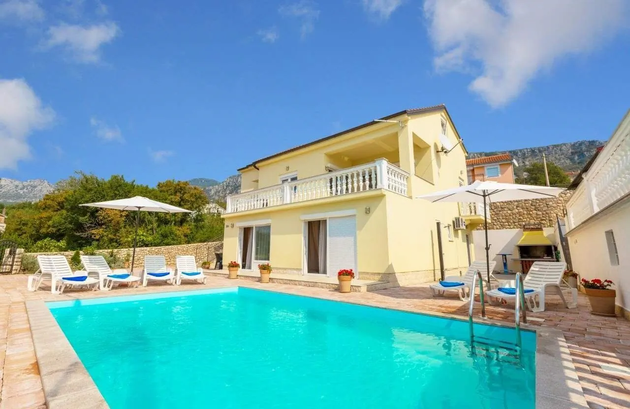 Kuca Ujdenica Grizane Kostelj