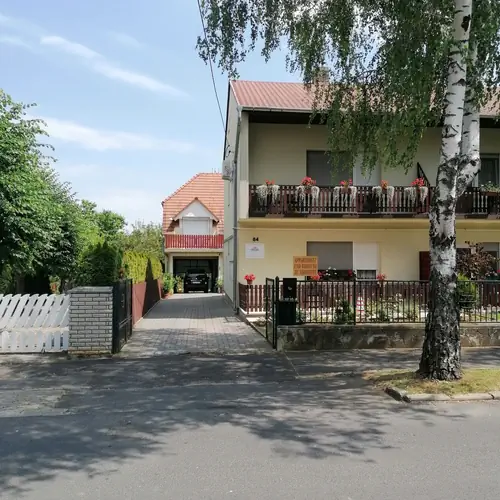 Attila u. 84/B. Főbej&aacute;rat