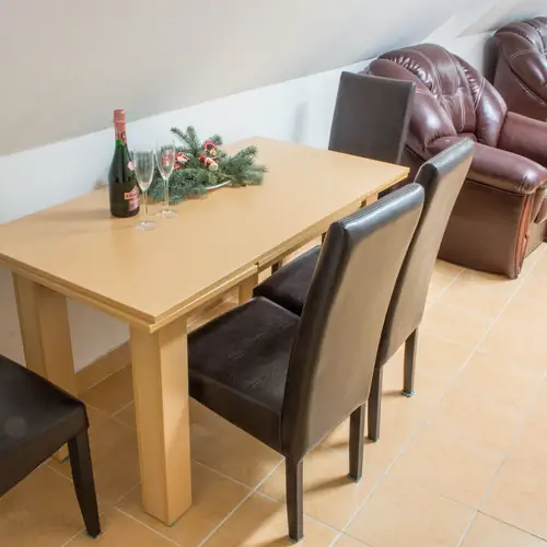 &Eacute;tkezőasztal