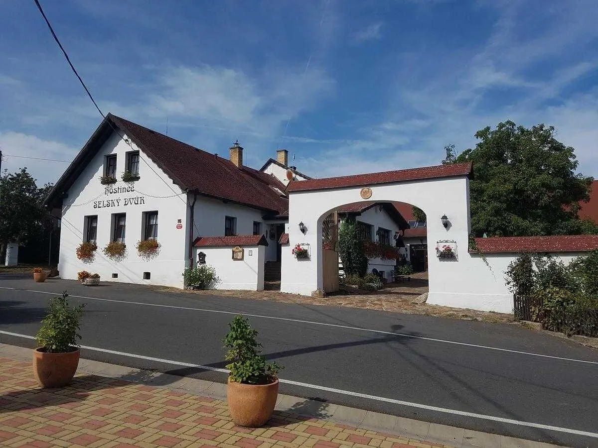 Selský Dvůr Biskoupky Sebečice