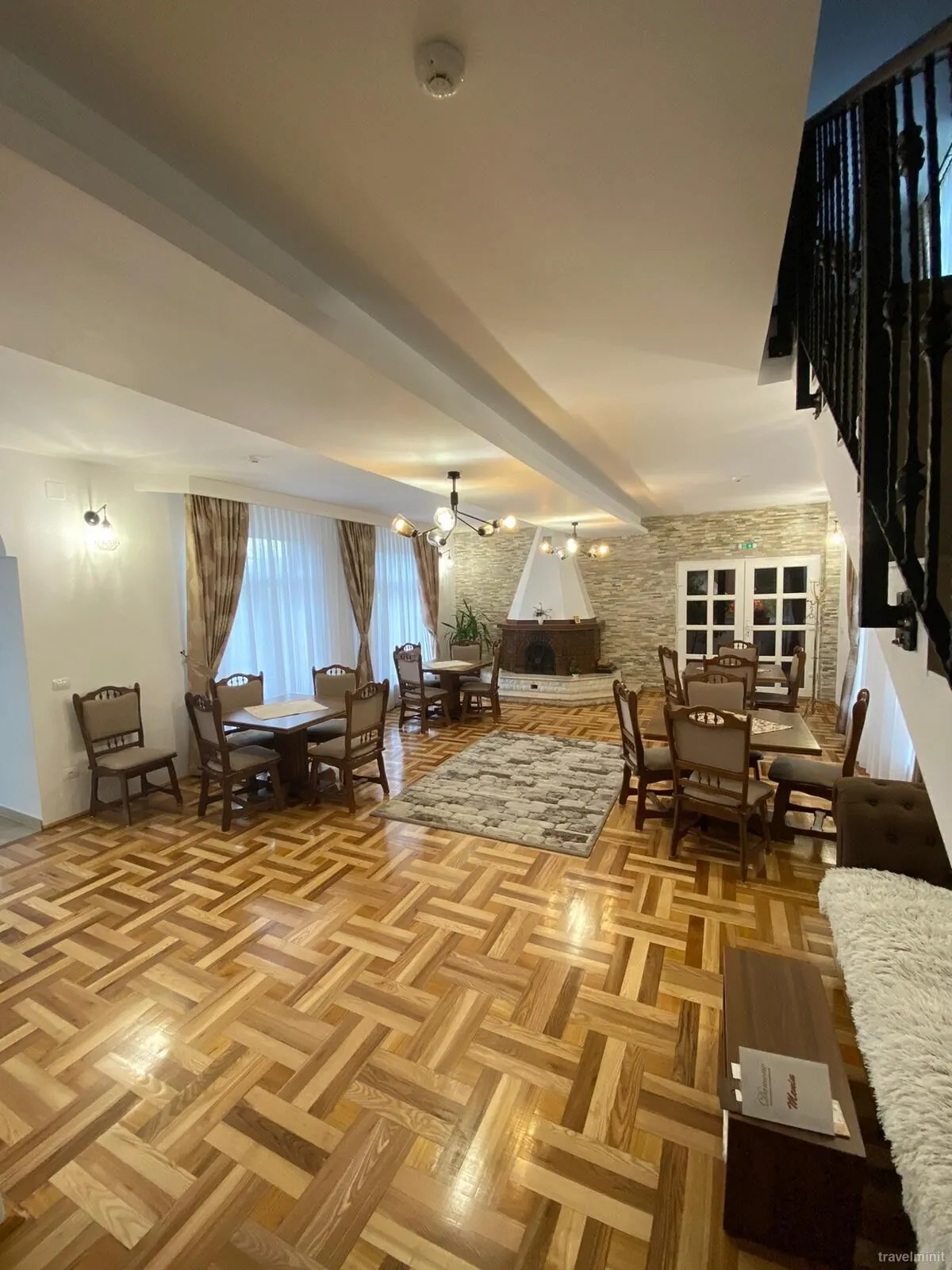 Salon corpul 1de cladire