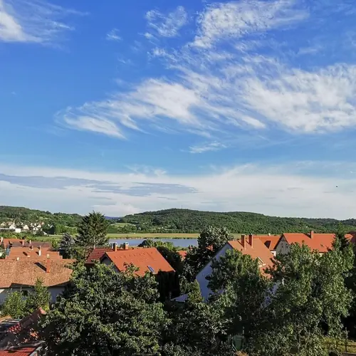 Kil&aacute;t&aacute;s az apartmanokb&oacute;l