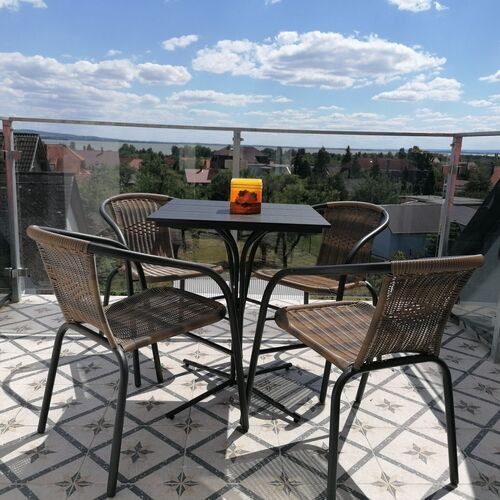 U8 Apartmanház Vonyarcvashegy  4