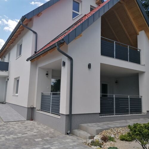 U8 Apartmanház Vonyarcvashegy  3