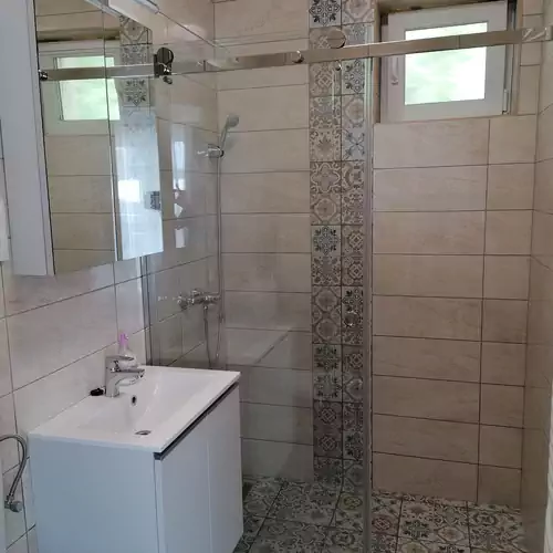 U8 Apartmanház Vonyarcvashegy 020 kép