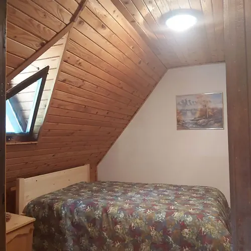 Emeleti h&aacute;l&oacute;szoba 1