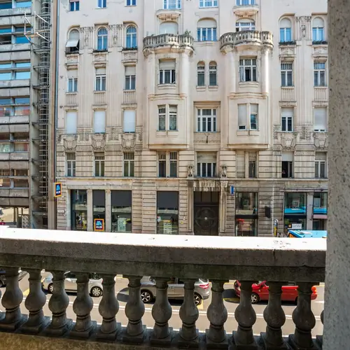 terasz &eacute;s a kil&aacute;t&aacute;s