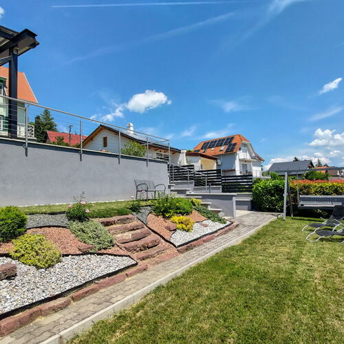 Fügefa Apartman alsó kert