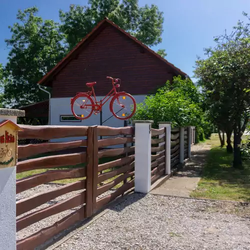 Piros Bicikli Vendégház Tiszafüred