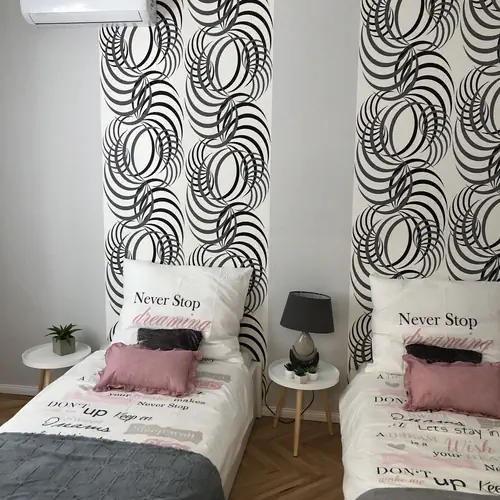 Kis h&aacute;l&oacute;