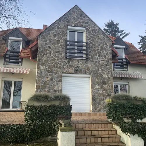 H&aacute;z balatoni oldalr&oacute;l