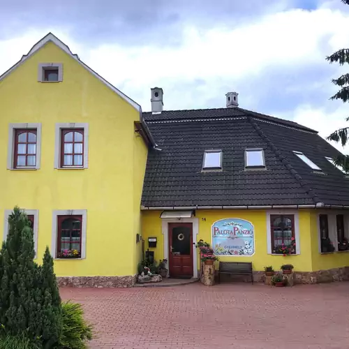 Palota Panzió Gyermely 001 kép