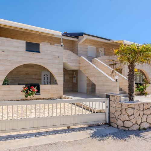 Apartments Lucica Vir  4